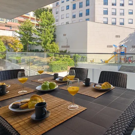 Portucale ! Benfica Lux Garden Lisboa