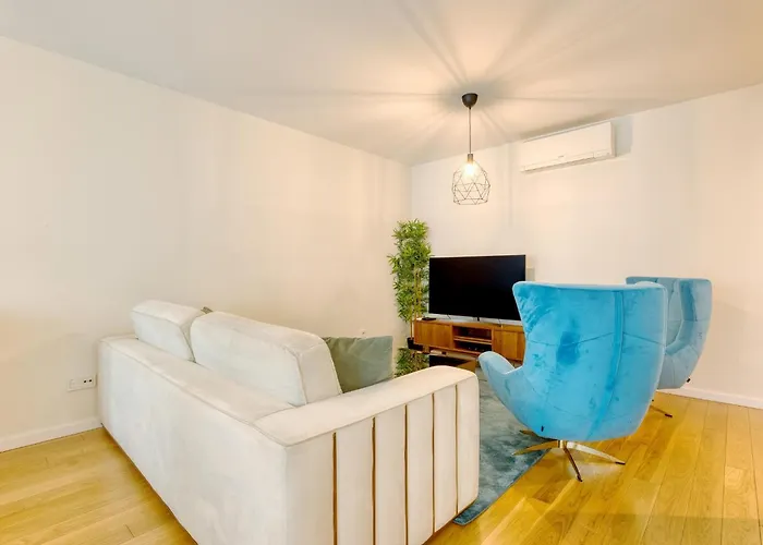 Portucale ! Benfica Lux Garden * Lisboa